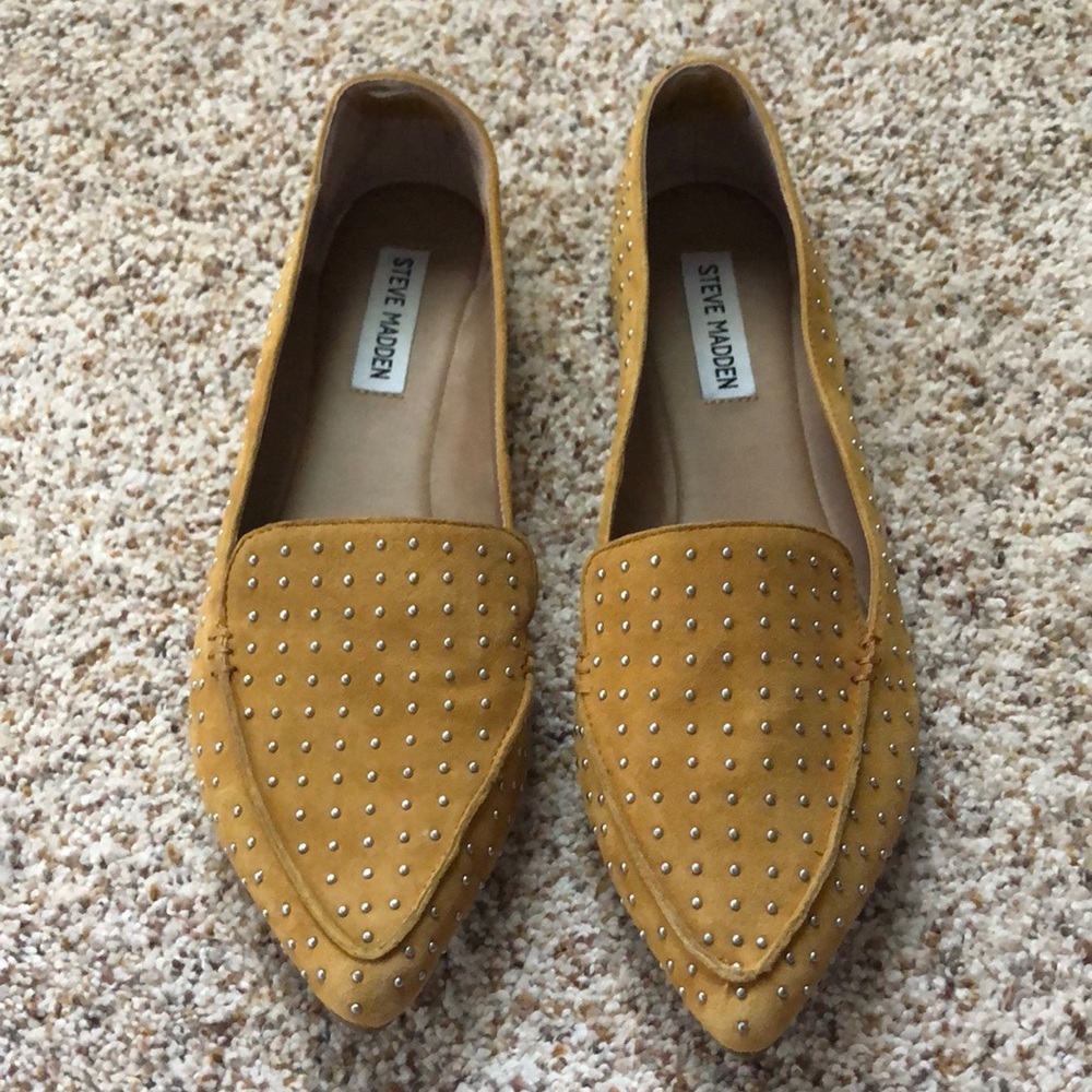 Women’s Steve Madden studded flats- size 9